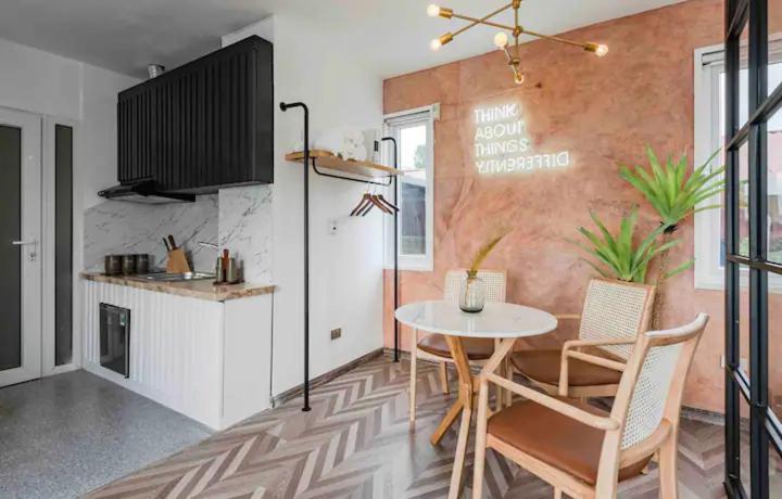 Homestay Giua Long Ha Noi - 10 Phut Den Pho Co Hanoi Exterior photo